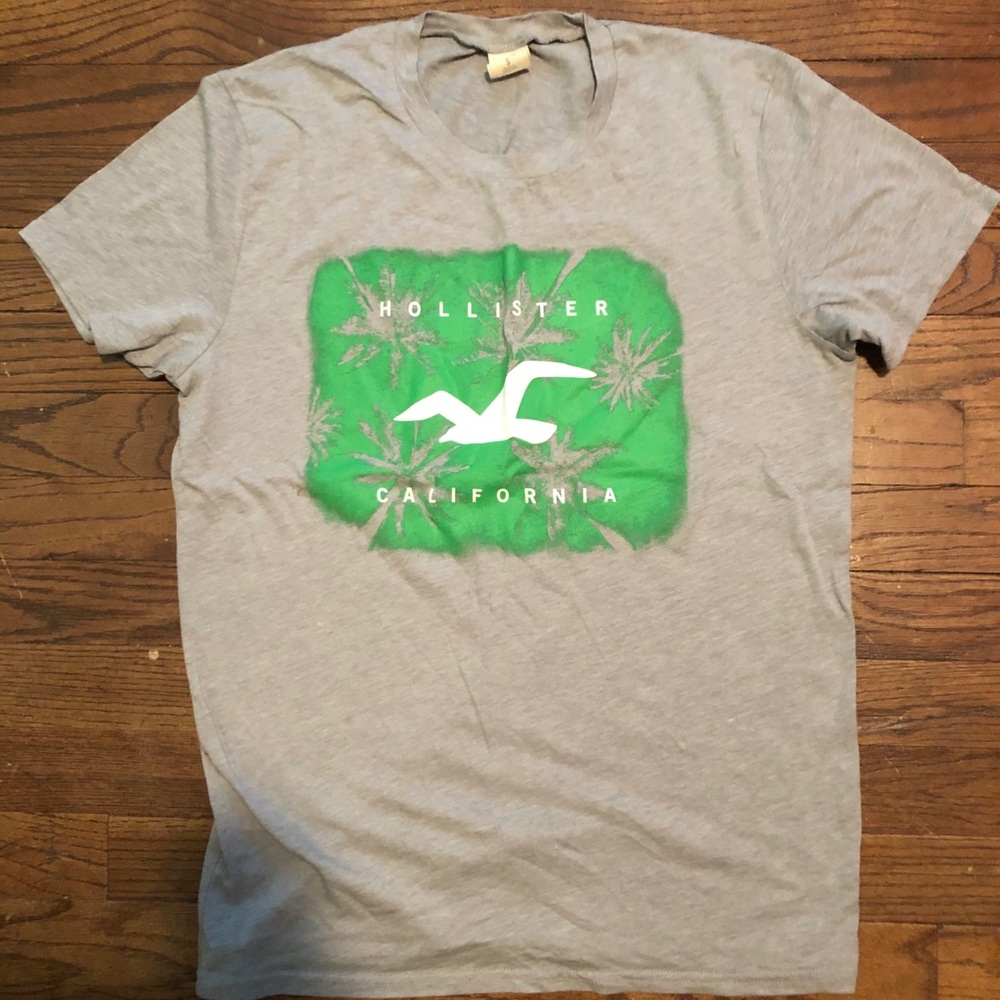 Men’s Hollister size small tee
